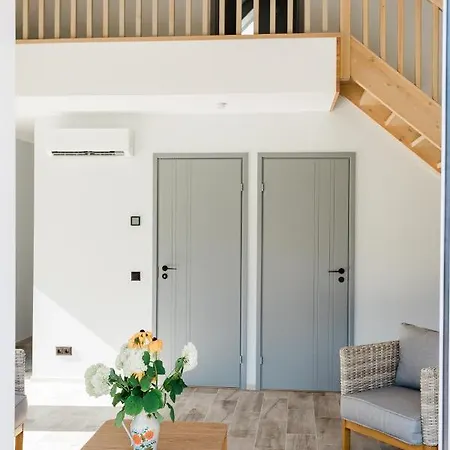 Peaceful Palace Silla (Saare)